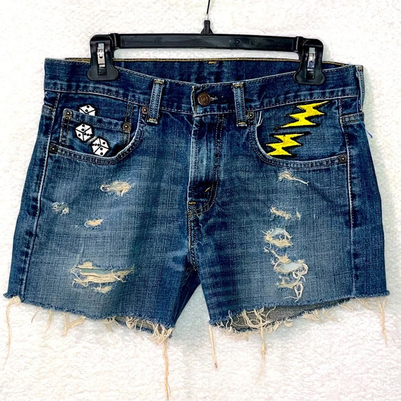 Levis 569 Cut Off Distressed Denim Shorts Womens 30/31 Patches Y2K Festival - Picture 1 of 10